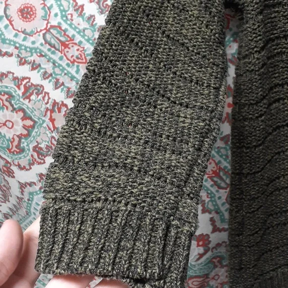 NWOT Apt 9 Olive Green Sweater, Size S - Picture 4 of 8